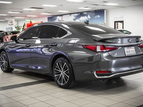 Certified 2025 Lexus ES 300h w/ Premium Package image 8