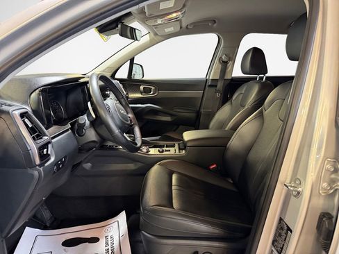 Used 2023 Kia Sorento EX AWD/4WD image 12