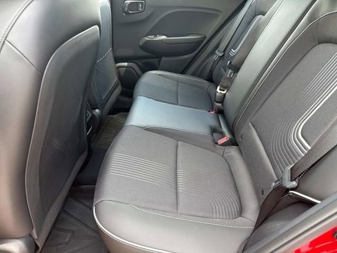 Used 2024 Hyundai Venue Limited image 11