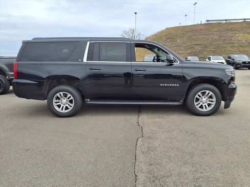 Used 2020 Chevrolet Suburban LT image 2