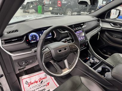 New 2025 Jeep Grand Cherokee L Altitude