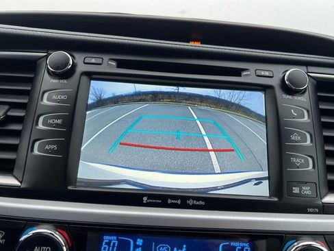 Used 2017 Toyota Highlander XLE image 19