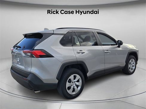 Used 2020 Toyota RAV4 LE image 6