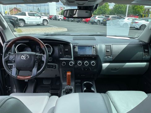 Certified 2022 Toyota Sequoia Platinum AWD/4WD image 22