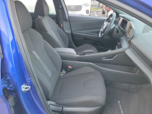 Certified 2025 Hyundai Elantra Sport w/ Cargo Package image 18