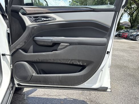 Used 2013 Cadillac SRX Luxury image 19