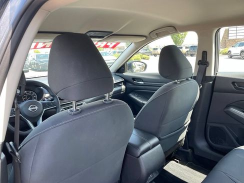 Used 2025 Nissan Altima 2.5 SV FWD image 25