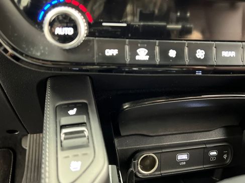 Used 2024 Kia Telluride EX w/ EX Captain's Chair Package image 61