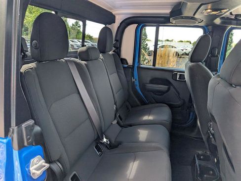 Used 2023 Jeep Gladiator Sport image 13