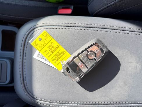 New 2025 Ford Maverick XLT w/ XLT Luxury Package image 31