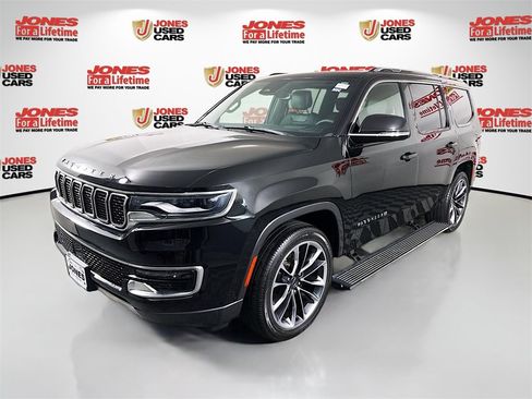 Used 2022 Jeep Wagoneer Series III w/ Premium Group I image 16