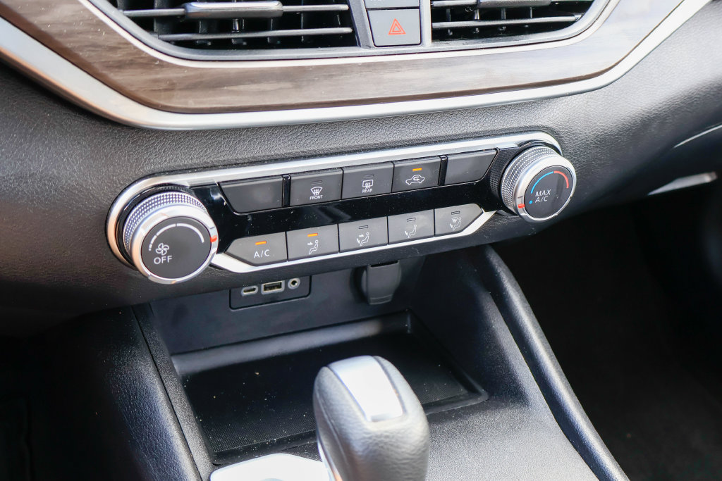 Used 2025 Nissan Altima 2.5 SV FWD image 14