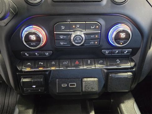 Used 2019 GMC Sierra 1500 AT4 w/ Off Road Performance Package image 20