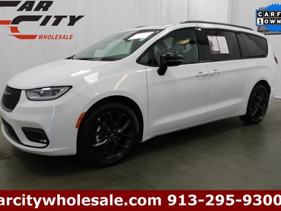 Used 2025 Chrysler Pacifica Limited