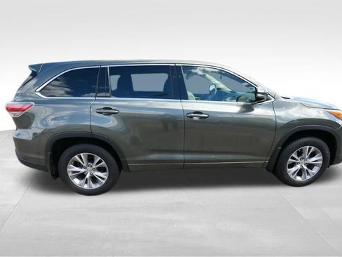 Used 2015 Toyota Highlander Plus AWD/4WD image 8