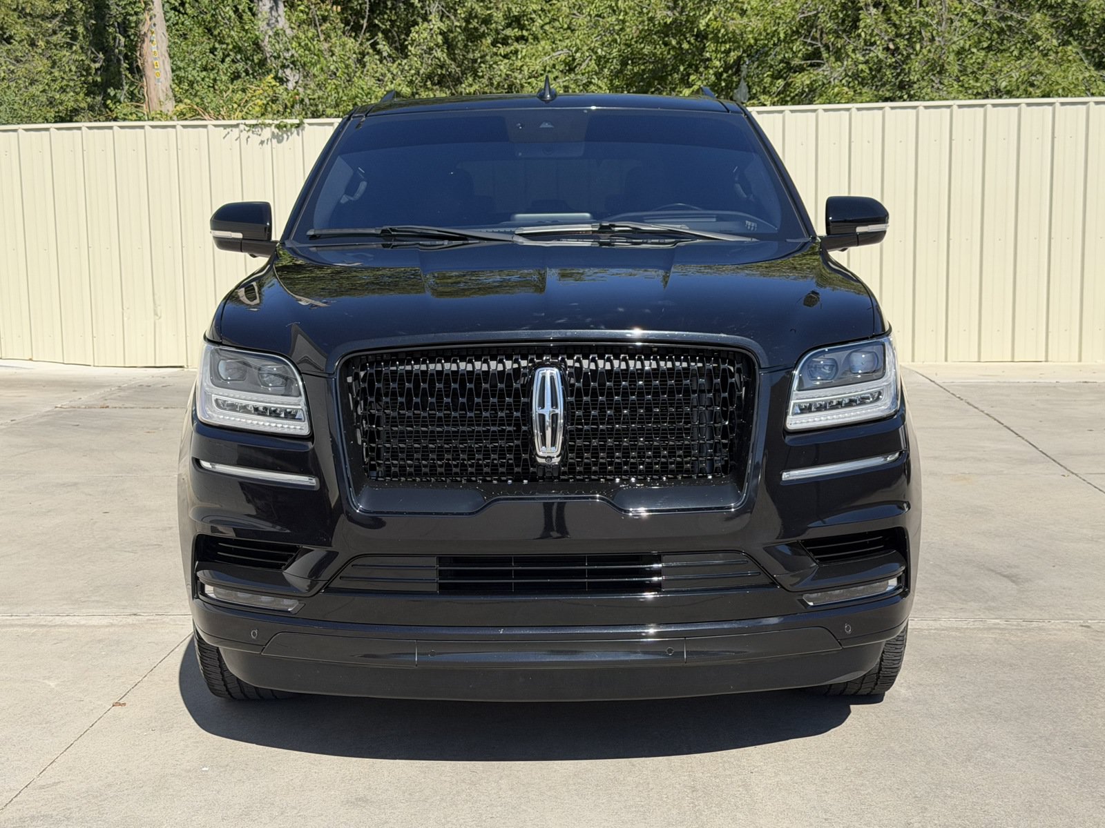Used 2021 Lincoln Navigator Reserve w/ Luxury Package AWD/4WD image 2