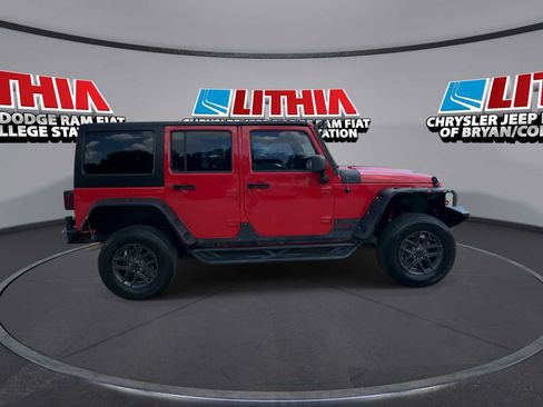 Used 2017 Jeep Wrangler Unlimited Sahara AWD/4WD image 9