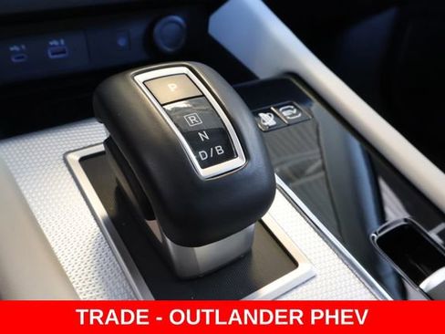 Used 2025 Mitsubishi Outlander SEL image 31