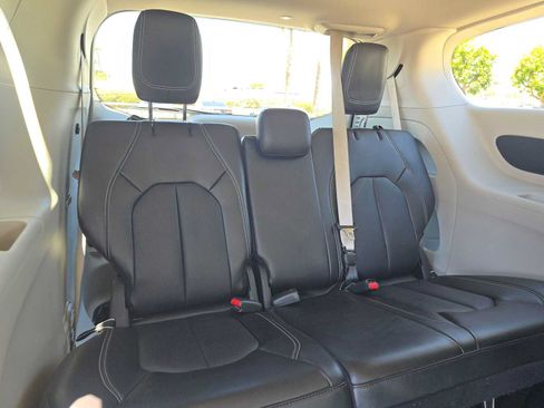 Used 2024 Chrysler Pacifica Touring-L FWD image 13