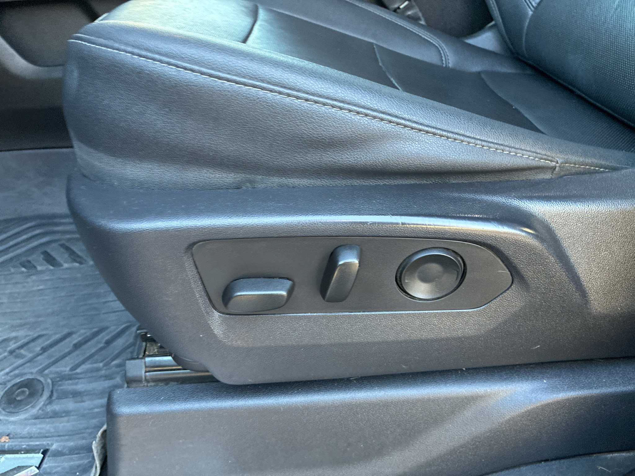 Used 2024 Chevrolet Silverado 2500 LTZ w/ LTZ Plus Package AWD/4WD image 23