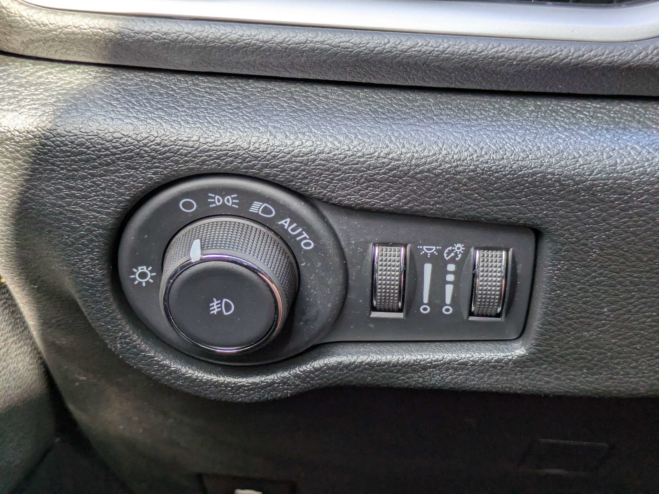 Used 2025 Chrysler Pacifica Select FWD image 35