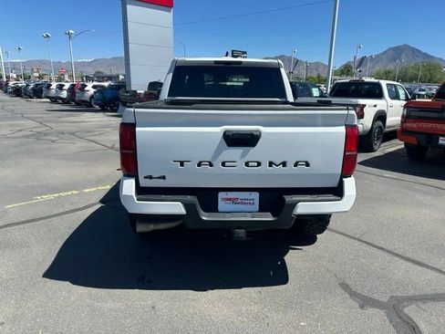 Used 2024 Toyota Tacoma TRD Sport AWD/4WD image 8