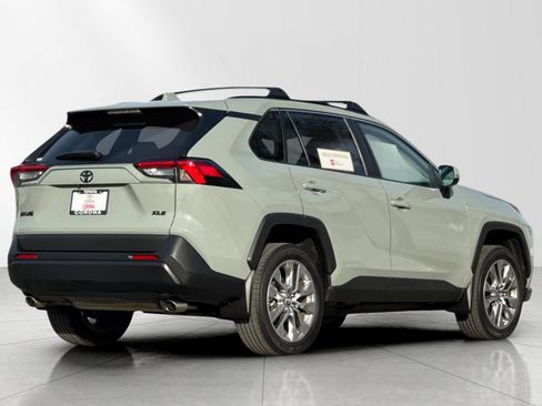 Used 2023 Toyota RAV4 XLE Premium image 4