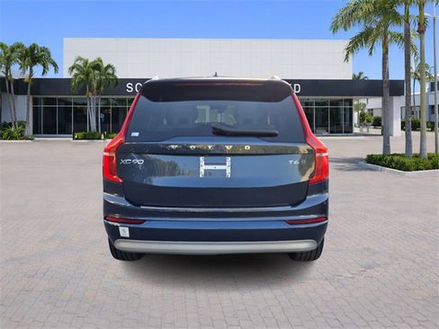 Used 2022 Volvo XC90 T6 Momentum w/ Climate Package image 6