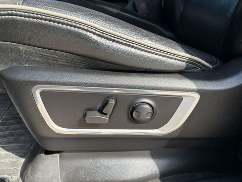 Used 2022 RAM 1500 Laramie AWD/4WD image 15