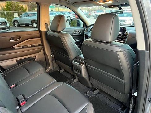 Used 2023 Nissan Pathfinder SL w/ Lighting Package (N92) image 42
