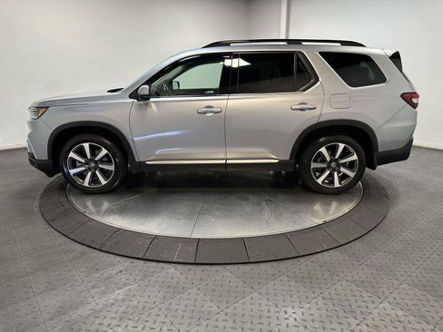 Certified 2024 Honda Pilot Touring image 8