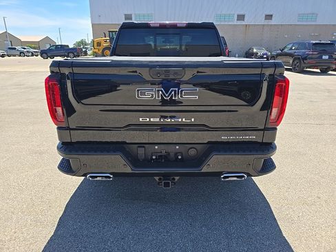 Used 2022 GMC Sierra 1500 Denali w/ Denali Carbonpro Edition AWD/4WD image 5