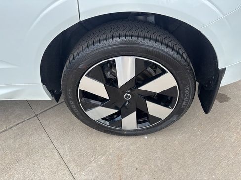 Certified 2024 Volvo XC60 T8 Plus w/ Protection Package Premier AWD/4WD image 13