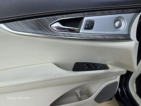 Used 2019 Lincoln Nautilus Black Label image 15