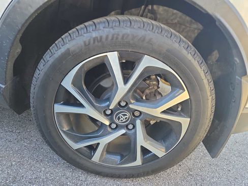 Used 2018 Toyota C-HR XLE image 8