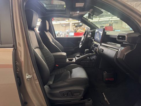 Certified 2026 Toyota Tacoma TRD Off-Road w/ TRD Off Road Premium Package AWD/4WD image 19