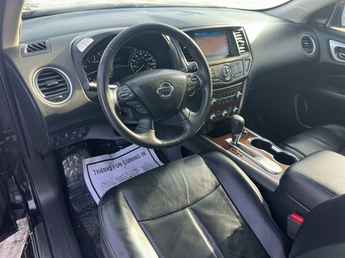 Used 2018 Nissan Pathfinder Platinum w/ Cargo Package image 27
