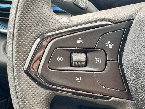 Used 2025 Chevrolet Trax LT FWD image 19