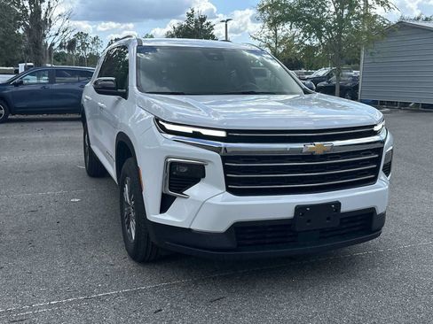 Certified 2025 Chevrolet Traverse LT FWD image 8