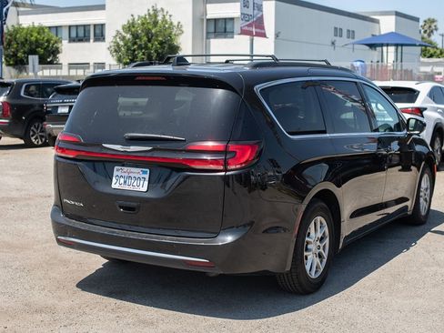 Used 2022 Chrysler Pacifica Touring-L image 8