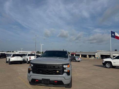Used 2025 Chevrolet Silverado 1500 Custom w/ LPO, Dark Essentials Package RWD image 5
