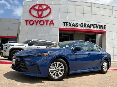Used 2025 Toyota Camry LE w/ Convenience Package FWD image 3