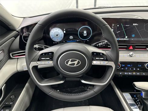 New 2025 Hyundai Elantra Limited image 24