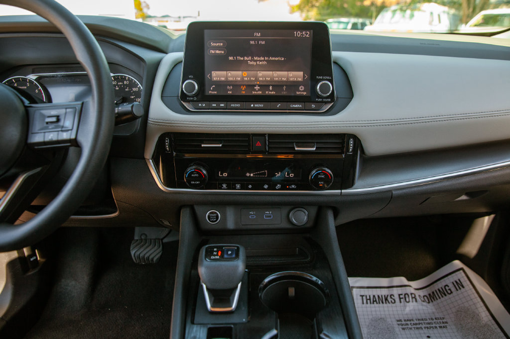 Used 2021 Nissan Rogue SV FWD image 15