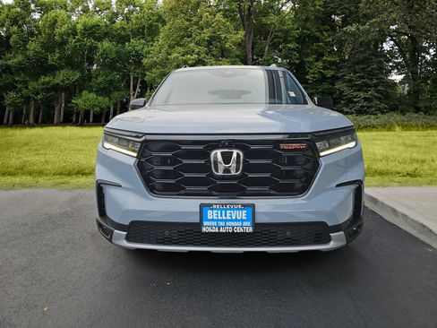 Used 2024 Honda Pilot TrailSport image 2