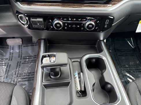 New 2026 GMC Sierra 1500 Elevation image 14