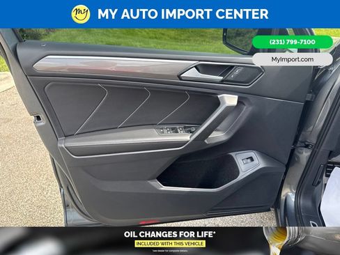 Used 2024 Volkswagen Tiguan SE R-Line AWD/4WD image 10