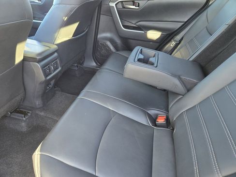 Used 2021 Toyota RAV4 XLE Premium image 38