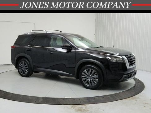 Used 2025 Nissan Pathfinder SL w/ SL Premium Package image 1