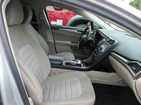 Used 2019 Ford Fusion SE FWD image 28